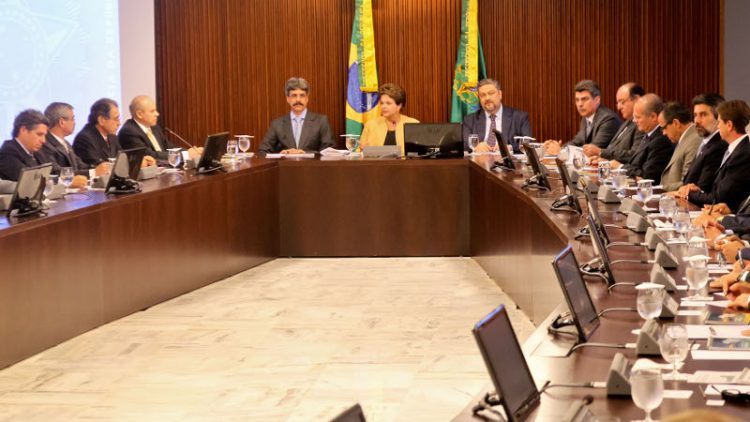 Debatedor: Brasil e Bolívia negociam ações para evitar contrabando de carros