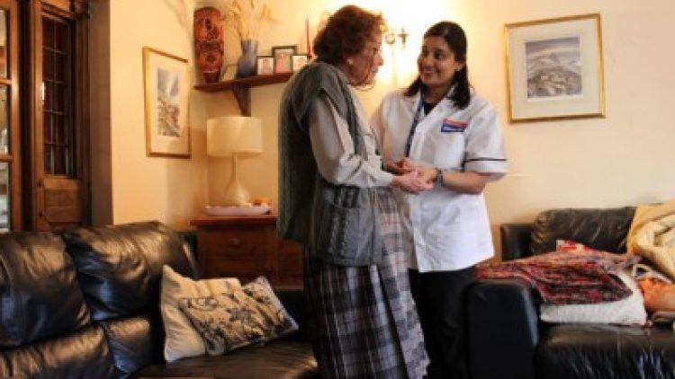 Check-up residencial minimiza os riscos de acidentes domésticos com idosos