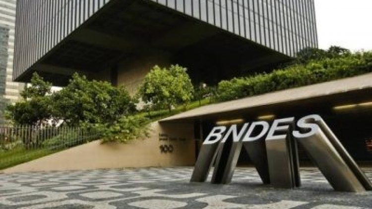 BNDES prevê gastar até R$ 11,2 milhões com seguro para dirigentes
