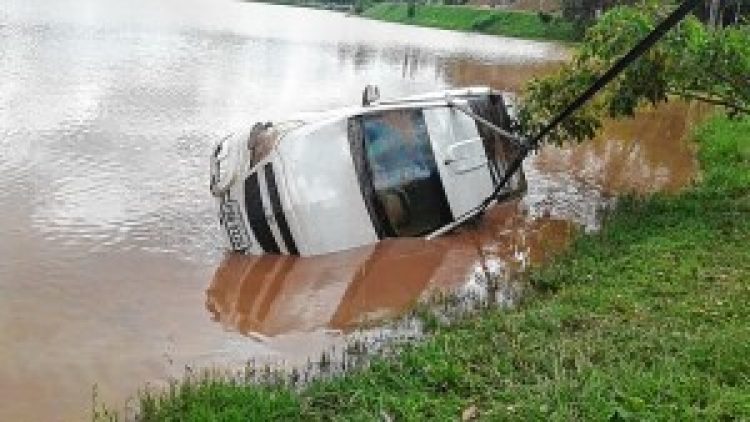 Motorista joga carro em lago e é preso em flagrante por tentativa de ‘golpe do seguro’