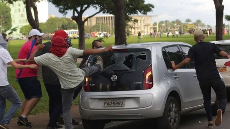 Comissão rejeita PL que obriga seguro auto a cobrir danos por vandalismo