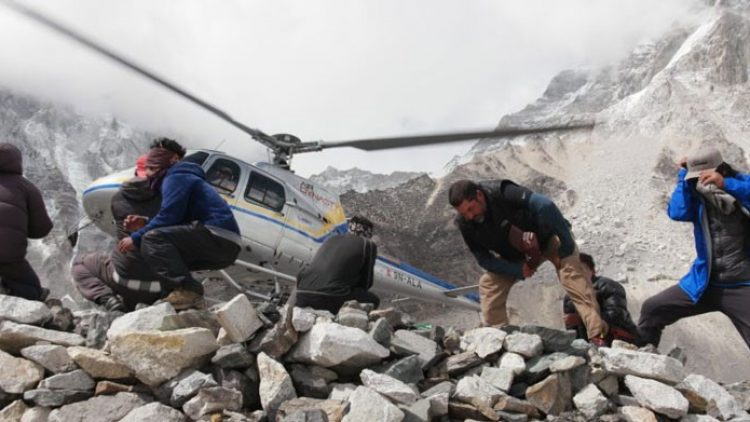 Resgates fraudulentos viram problema para montanhistas no Everest