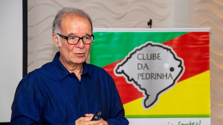 Julio Rosa encanta Clube da Pedrinha no primeiro encontro de 2019