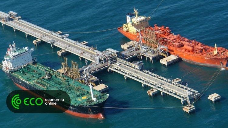 Seguradoras dificultam exportações de petróleo da Venezuela
