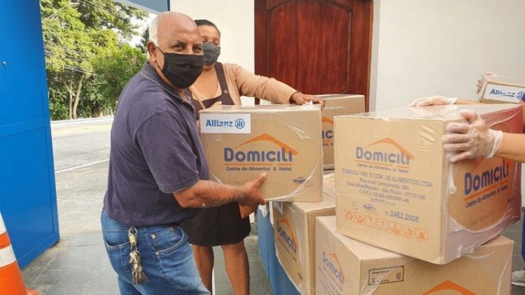 Allianz Seguros promove novas doações de cestas básicas à Comunidade Santa Rita