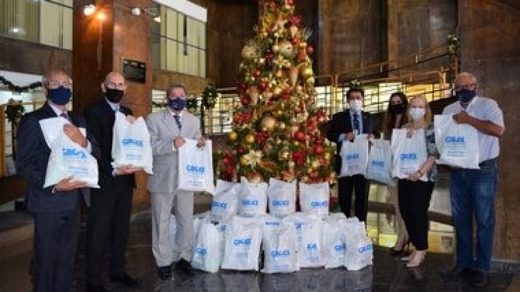 GBOEX entrega alimentos em prol da campanha natal do bem
