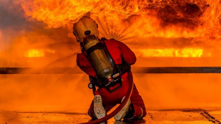 Incêndio atinge lojas em João Pessoa e alerta empresários para a obrigatoriedade da contratação do seguro