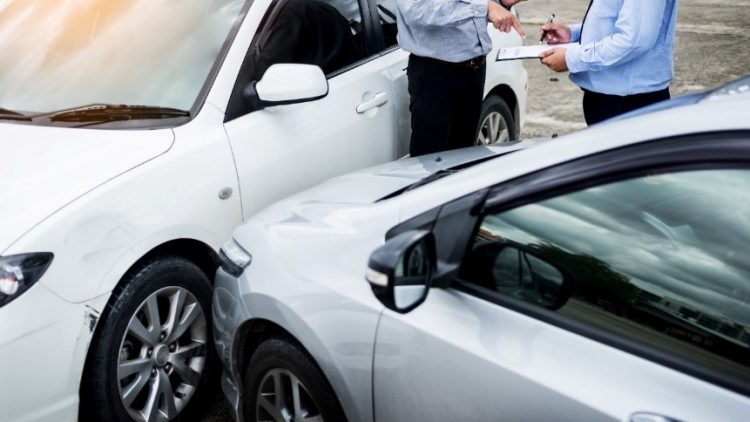Após acidente de trânsito, seguradora pode cobrar valor do conserto de carro a responsável por batida