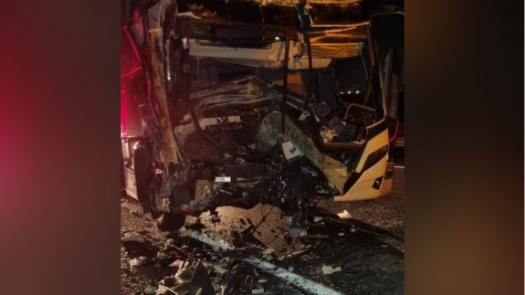 Torcedores do Flamengo sofrem acidente de ônibus e situação alerta sobre a obrigatoriedade do Seguro