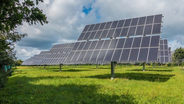 Sicredi lança seguro para equipamentos de energia solar em parceria com a Liberty Seguros